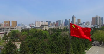 五星红旗飘扬航拍中国国旗大学城市