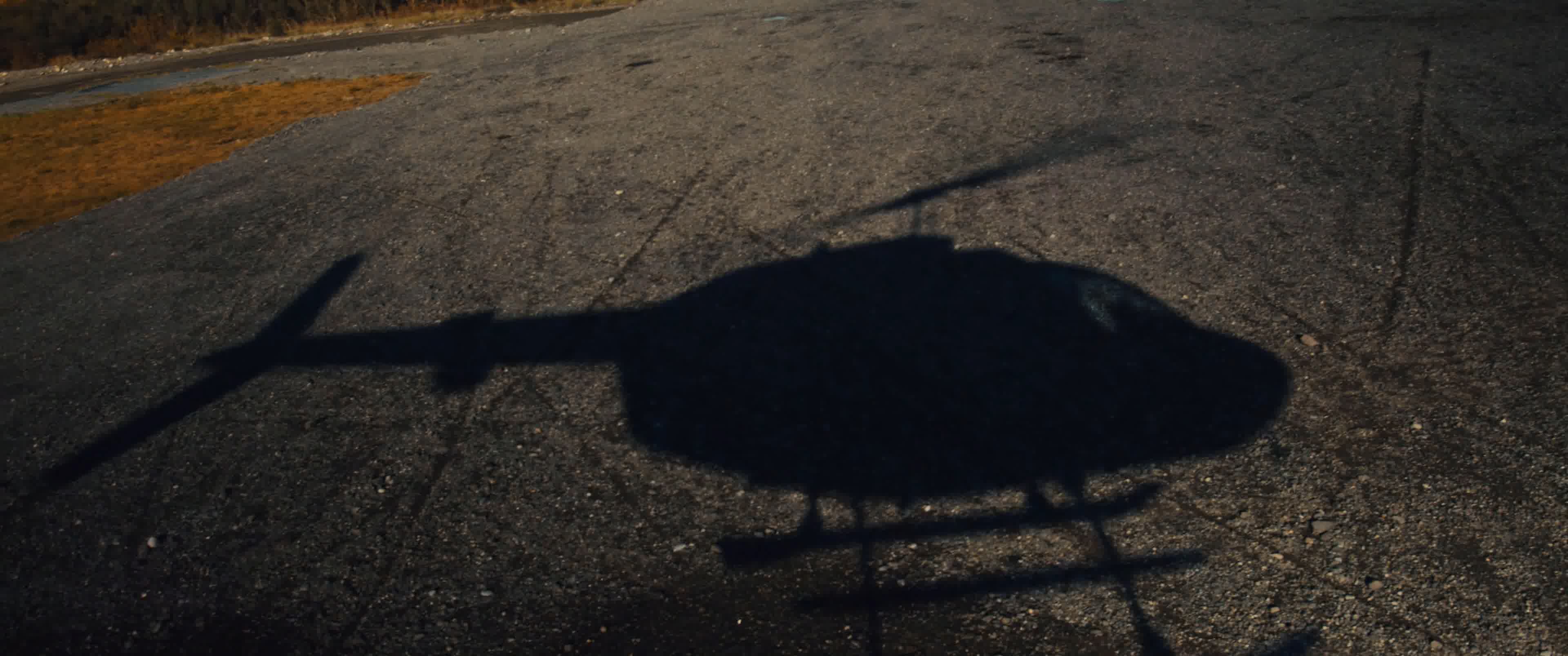 直升飞机飞行，直升机飞行