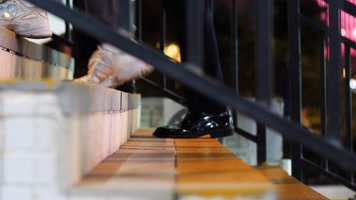 楼梯行人走楼梯上下楼梯脚步4k视频素材