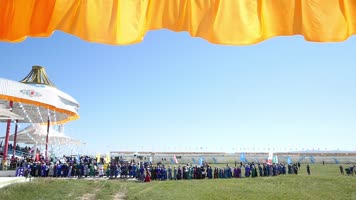 那达慕上的人们 升格