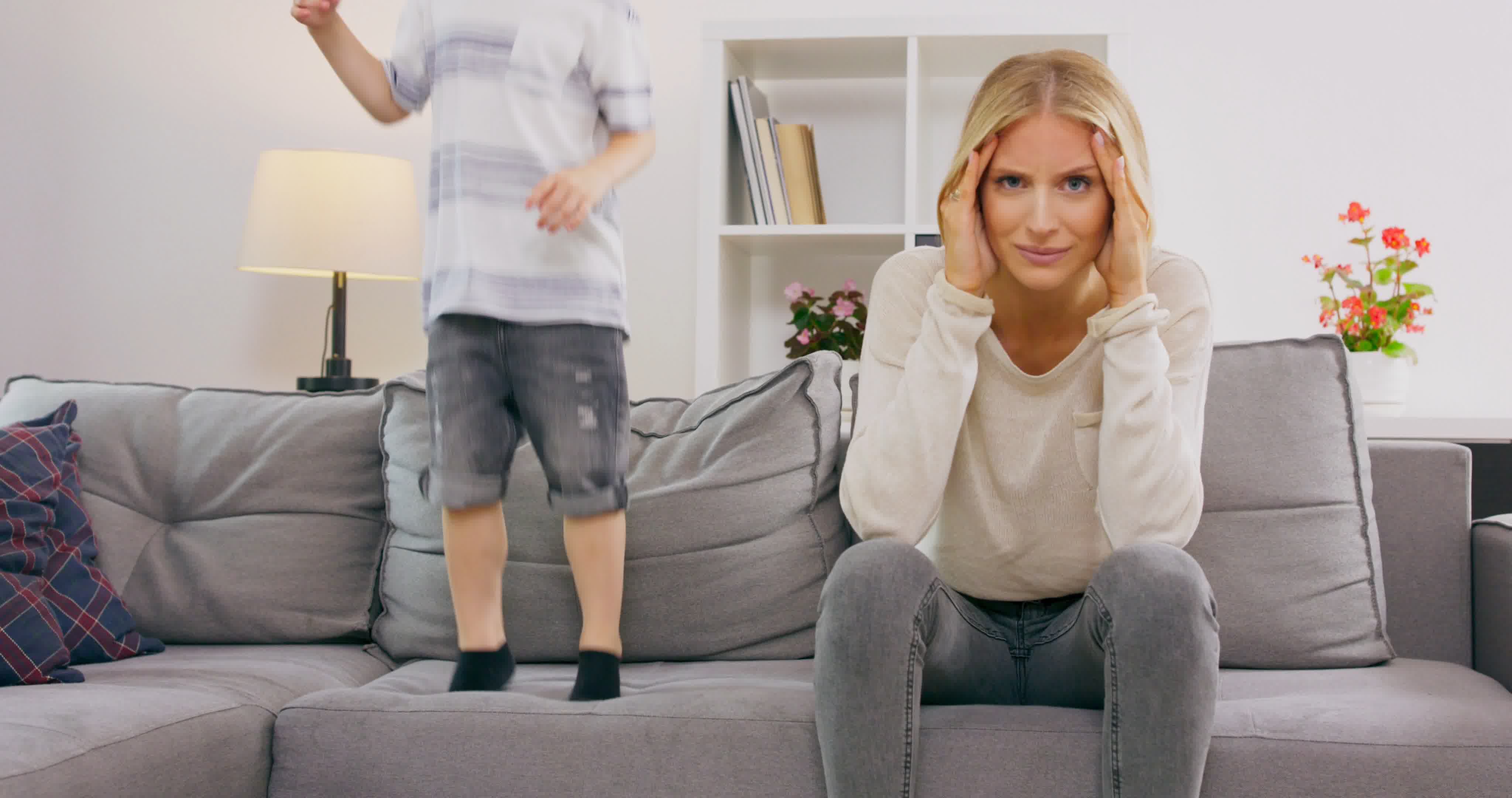 妈妈疲劳疲惫，母亲压力，单亲家庭