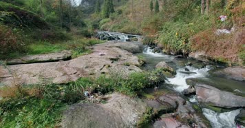 4k山间小溪森林溪水青石涓涓流水