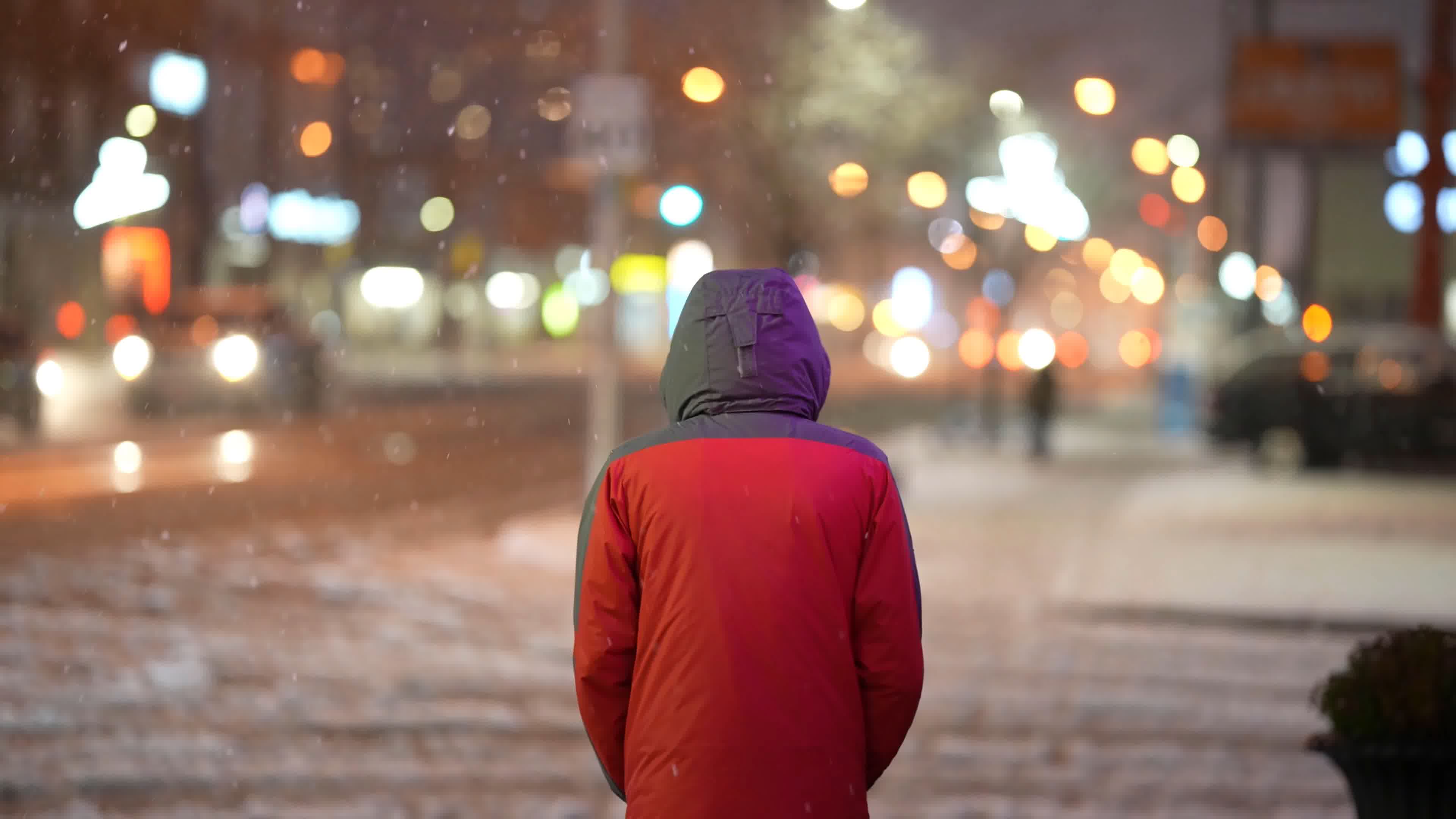 冬天下雪城市雪景夜晚下雪視頻素材