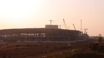 钢架网架展馆电焊工人4k