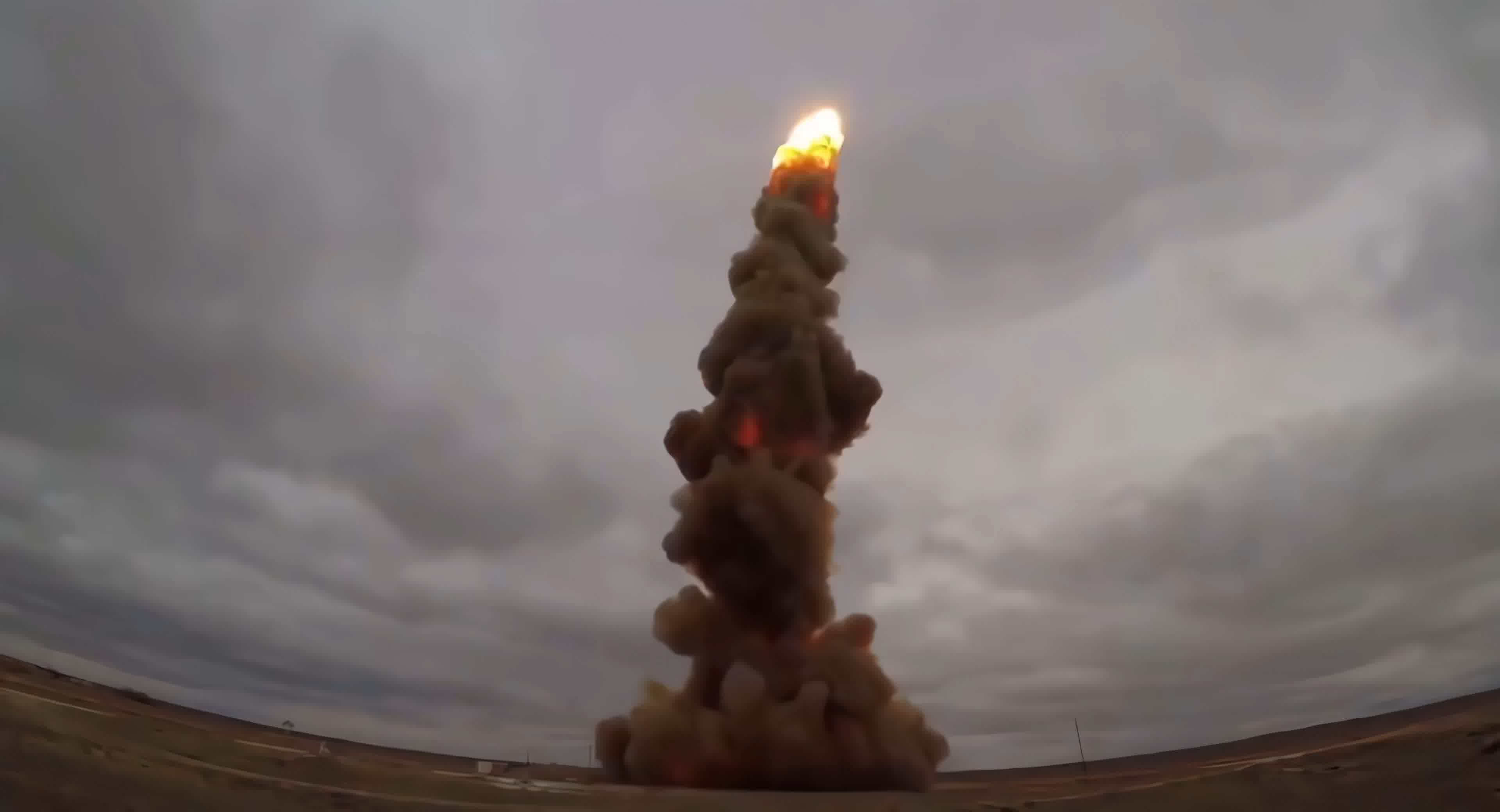 发射导弹，命中目标，激烈爆炸