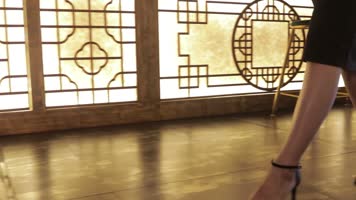 女遭流氓非礼灌酒4k