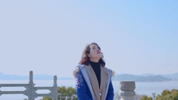 观音像南海观音铜像视频舟山美女求拜观世音