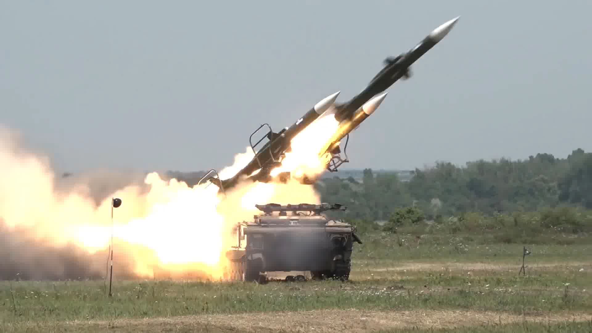 军事实拍，防空火箭发射