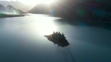 4k西藏风光视频清晨高原湖泊湖心小岛