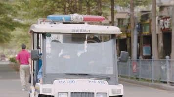 城管执勤视频深圳润城社区城管驾驶执法车辆