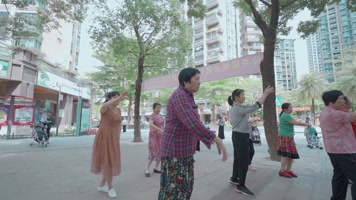 老年舞蹈视频老年广场舞大妈排练舞蹈老年妇