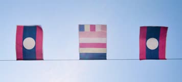 老挝，老挝城市街道汽车佛教建筑