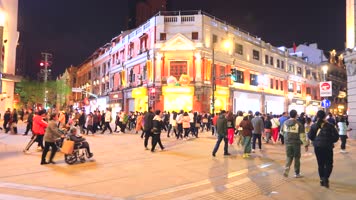 外滩南京路行人