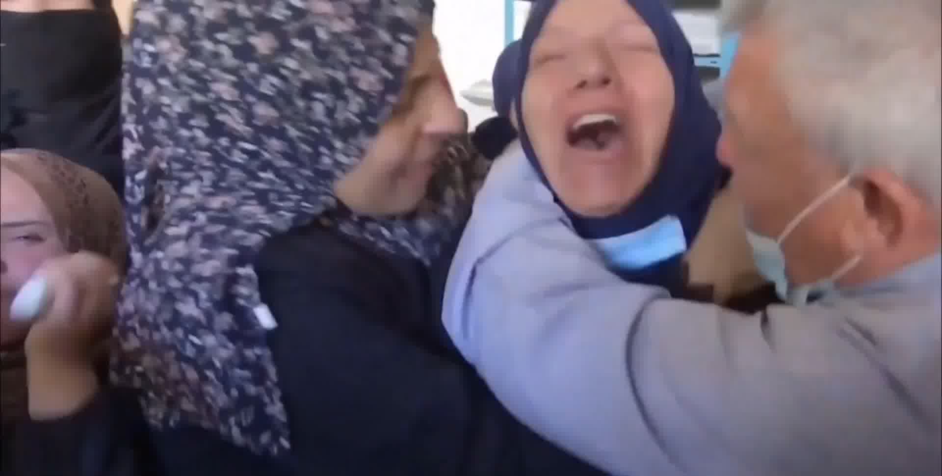 人道主义，反战人权，战火失去亲人崩溃