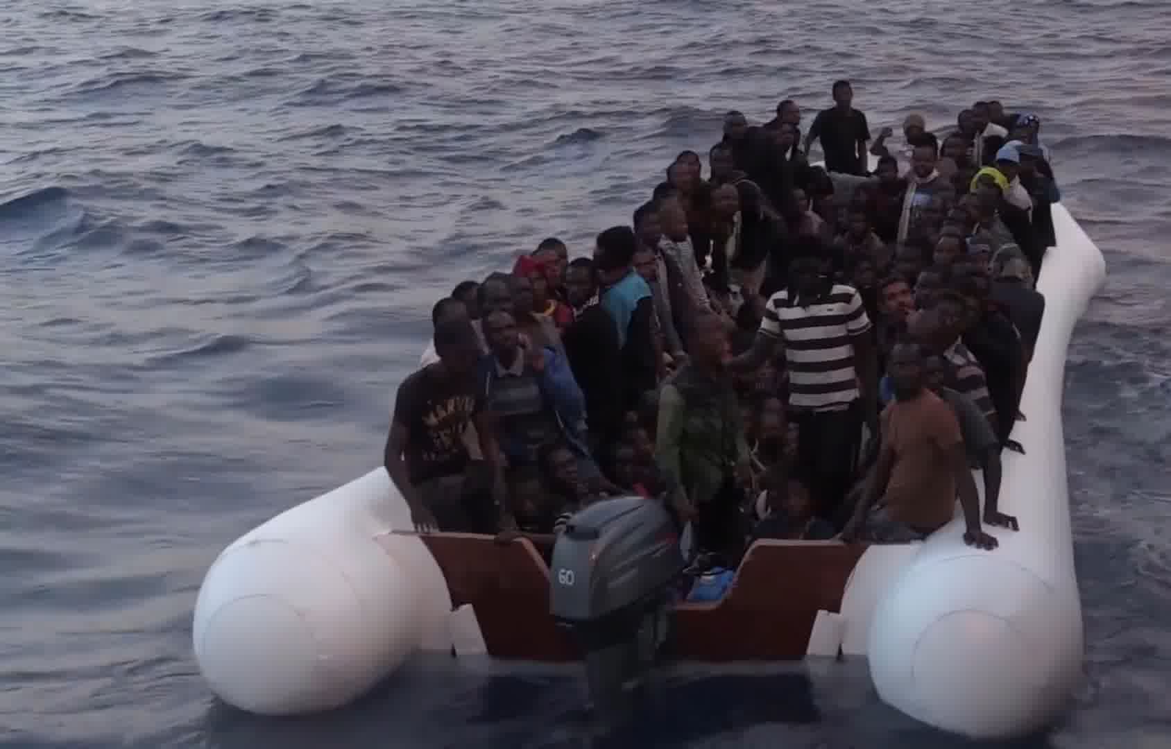 人道主义，反战人权，难民偷渡救援船