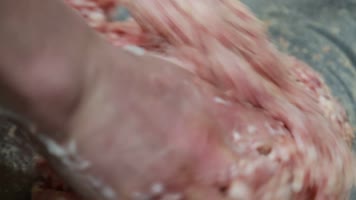 手工制作鱼丸实拍