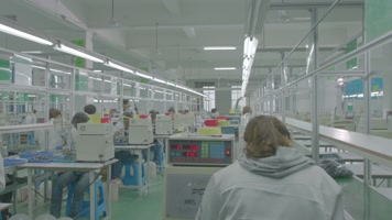 工厂流水线员工工作镜头