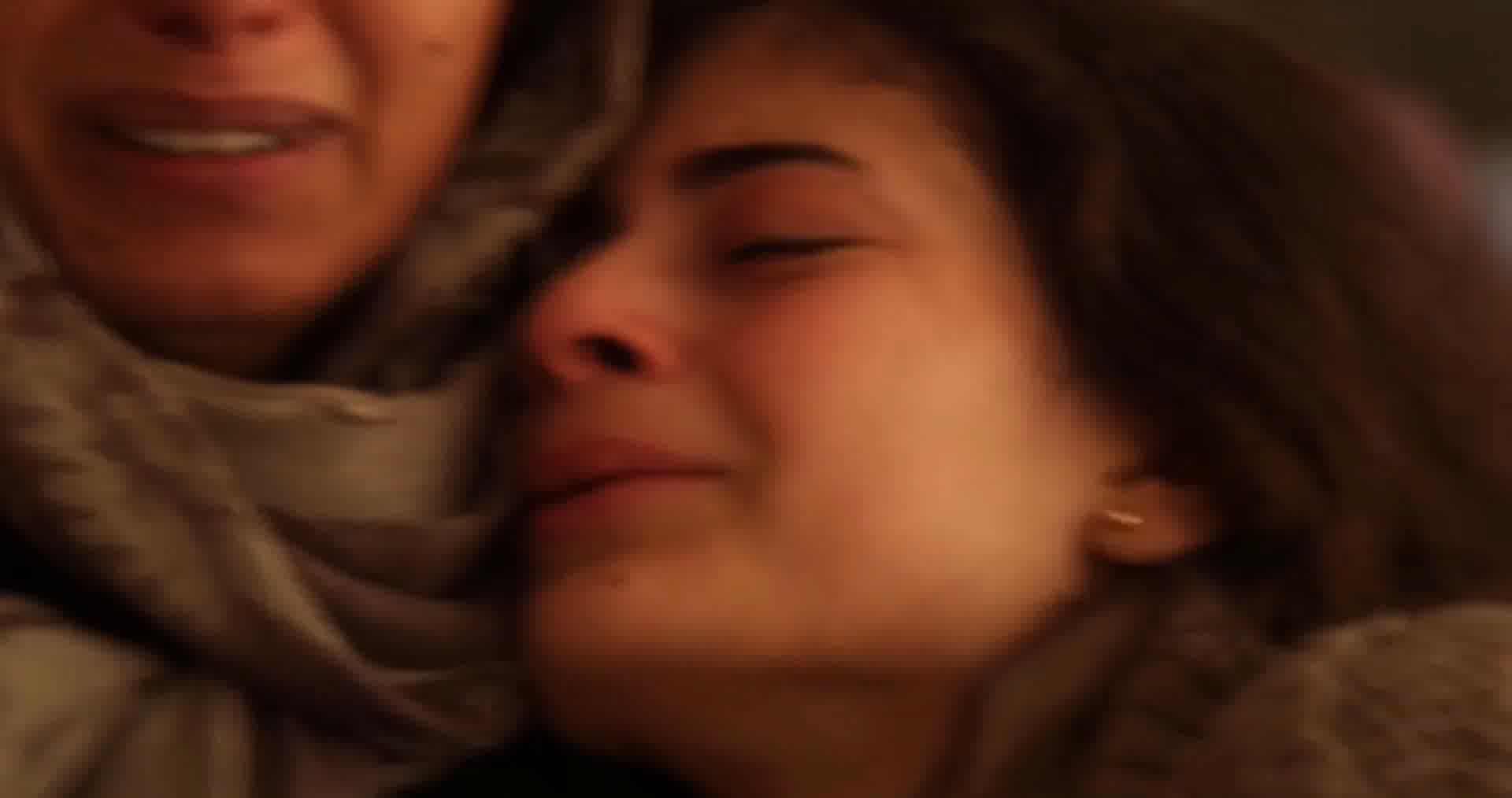 人道主义，反战人权，战火失去亲人崩溃