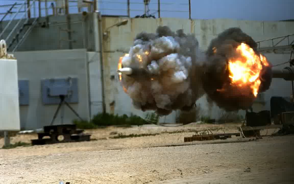 发射导弹，命中目标，激烈爆炸