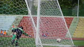 足球比赛射门足球进球慢动作素材