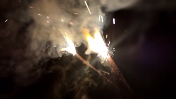 60帧烟花烟火慢动作点燃过年火光童年