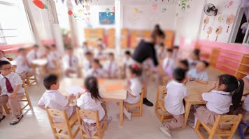 幼儿园空景+上课叠飞机 幼儿园空景+上课叠飞机