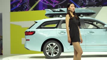 国际车展美女车模走秀视频