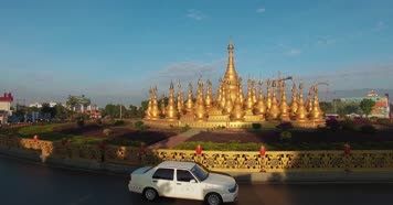 4k云南德宏芒市街心花园金色佛塔