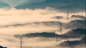 电塔云雾