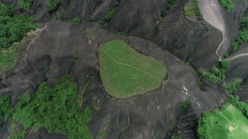 飞天山心形石全景