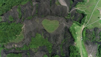 飞天山心形石丹霞地貌