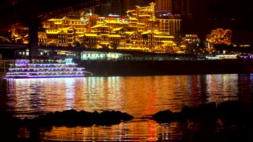 4K重庆洪崖洞江景夜景实拍素材3