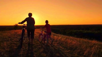 亲子推单车 4k唯美视频素材