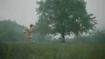 大学美女户外写生画画