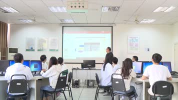 大学课堂老师上课