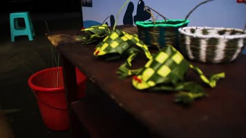 街头藤编艺人玩具工艺品青蛙手工艺非遗文化