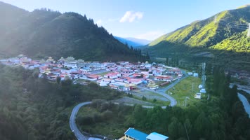 航拍藏传佛教寺庙康马尔寺中景