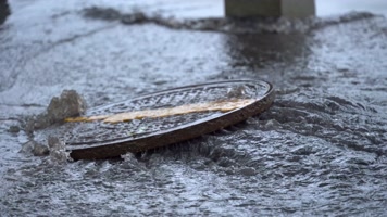 4K21H24V03雨水冲坏公共设施