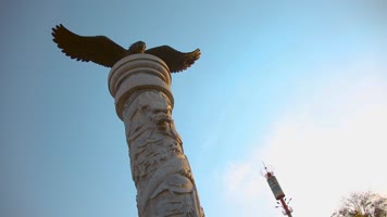 雕塑视频云南武定彝族图腾柱石头雕塑