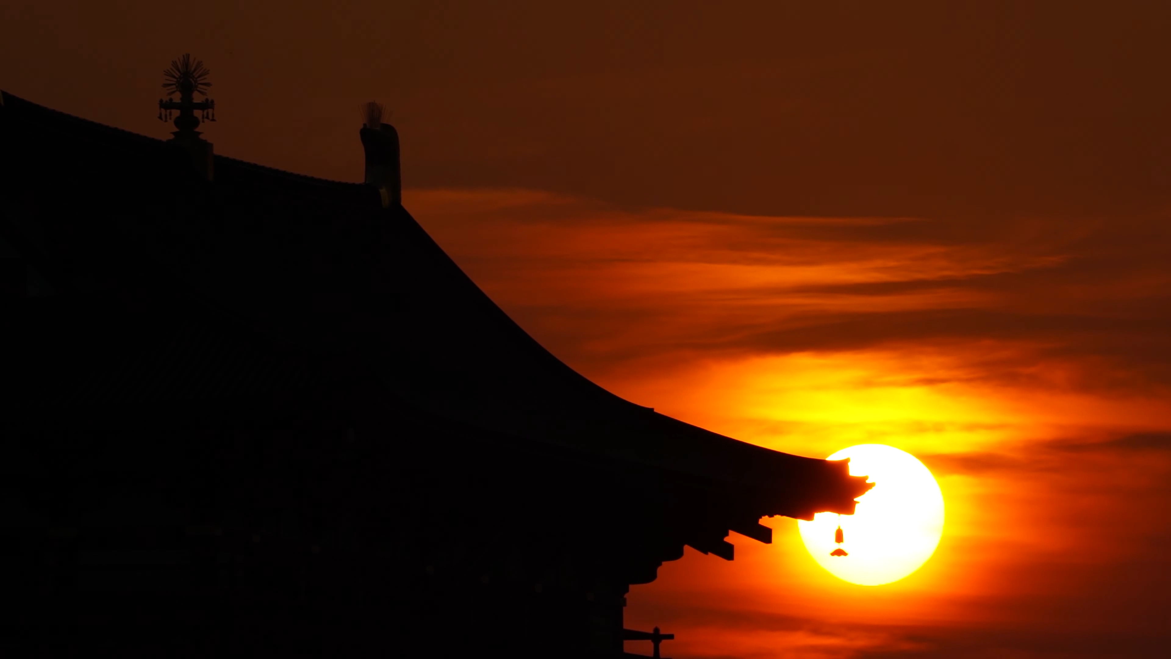 唯美寺庙佛寺古建筑夕阳日落黄昏房檐光影