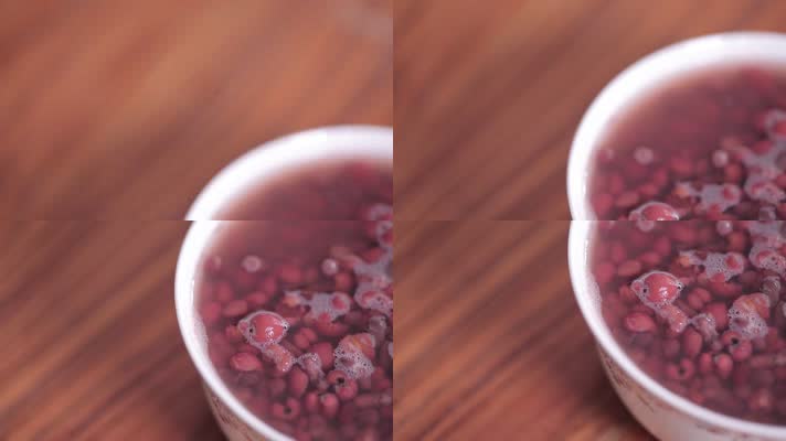 实木桌子上放祛湿红豆粥 (5)