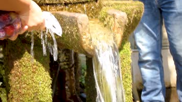 实拍街子古镇休闲商家金银饰品手工艺旅游