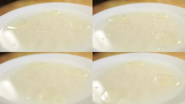 碗中浸泡大米 (1)