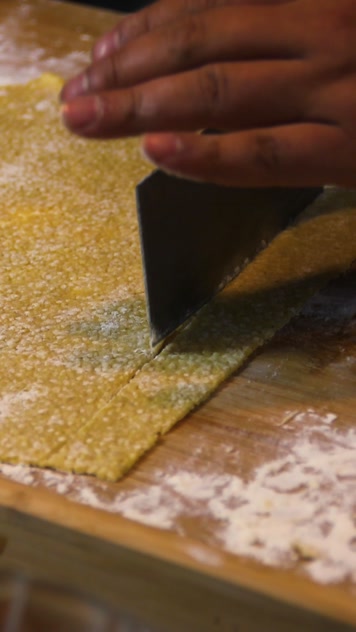 特色小吃小米锅巴高清美食制作抖音素材竖屏