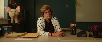 调皮男孩写作业注意力不集中