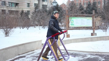 老人户外运动锻炼 老人户外运动锻炼