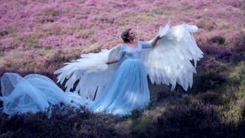 花海美女，梦幻礼服，典雅大气