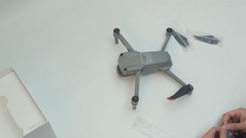 大疆无人机DJI安装螺旋桨特写