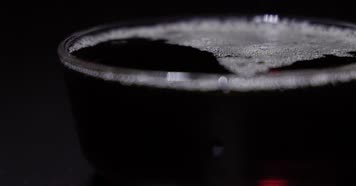 酒瓶酒罐黄酒开坛碰碗水花高速合集4k升格