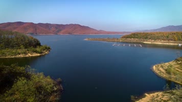 航拍秋天山脉水库自然风光